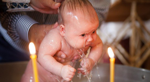 Умыть ребенка святой водой